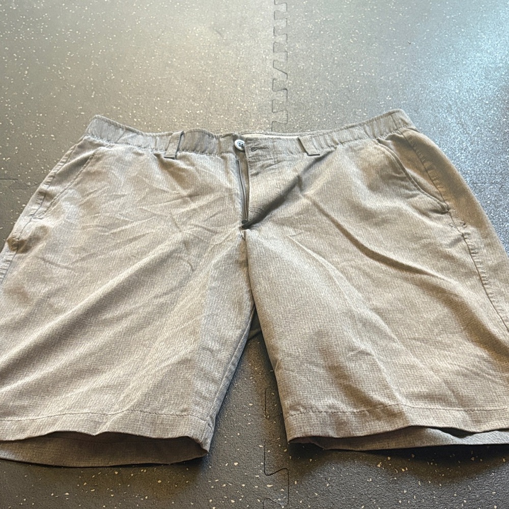 Under Armour Men's Light Gray Flat Front Shorts